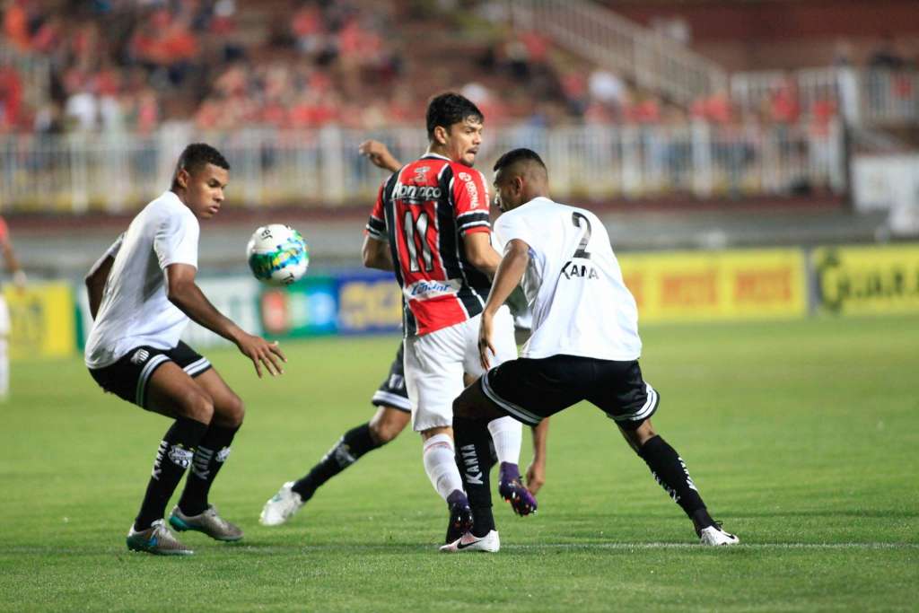 Joinville faz partida de vida ou morte contra Goiás