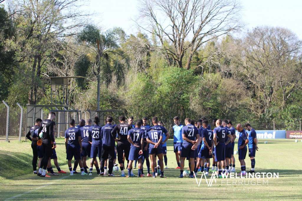 Para a partida, o técnico Cláudio Tencati não terá como desfalques o zagueiro Everton Sena e o lateral-direito Lucas Ramon - Foto: Wellington Ferrugem 