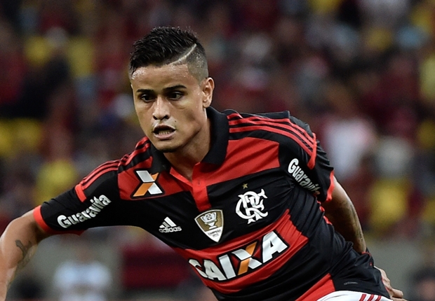 Everton treina e pode ser titular do Flamengo contra o América-MG