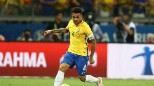 Daniel Alves fará centésimo jogo pelo Brasil e se aproxima de laterais históricos