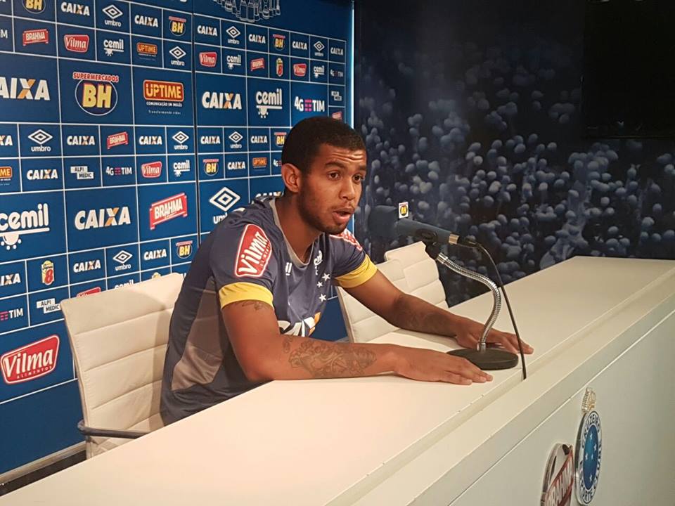 Após ganhar confiança de Mano Menezes, Alex comemora sequência no Cruzeiro