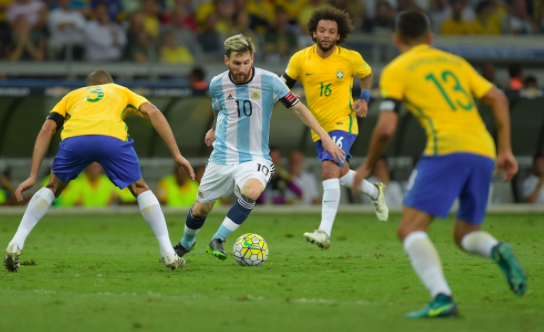 Messi não teve espaço no Mineirão na derrota da Argentina contra o Brasil