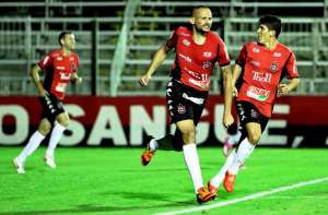 Série B: Camillo fala em dever cumprido e sonha em seguir no Brasil em 2017