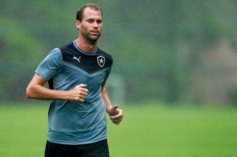Capitão do Botafogo vê duelo contra o líder Palmeiras como ‘desafio’