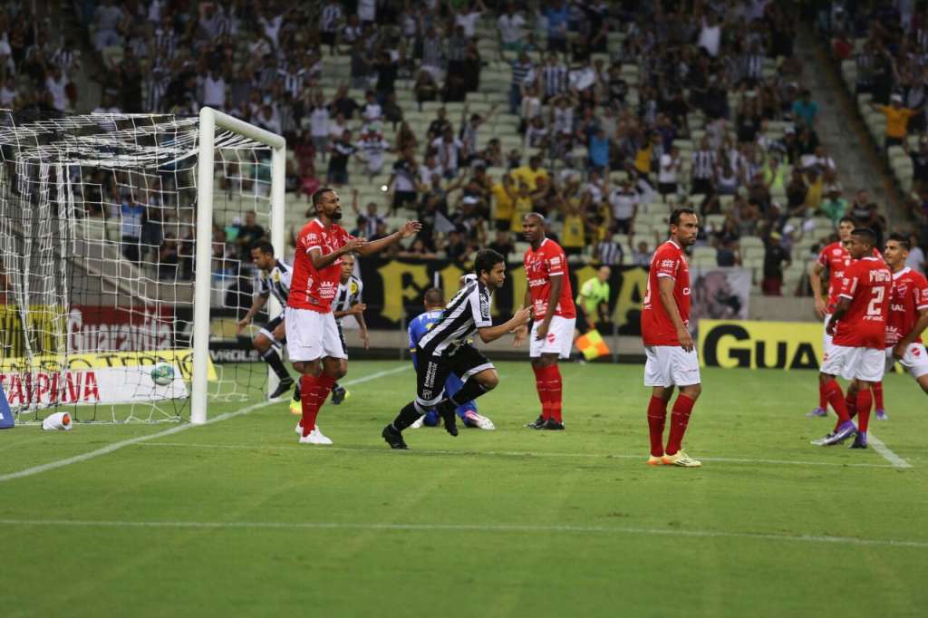Vila Nova atrasa salários e premiações e jogadores prometem manifestação