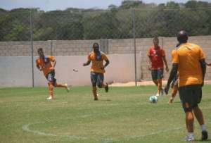 Série B: Mazola Júnior tenta superar oito baixas para escalar CRB contra o Brasil