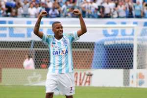 Série B: Lateral comemora ótimo momento na expectativa por acesso no Avaí