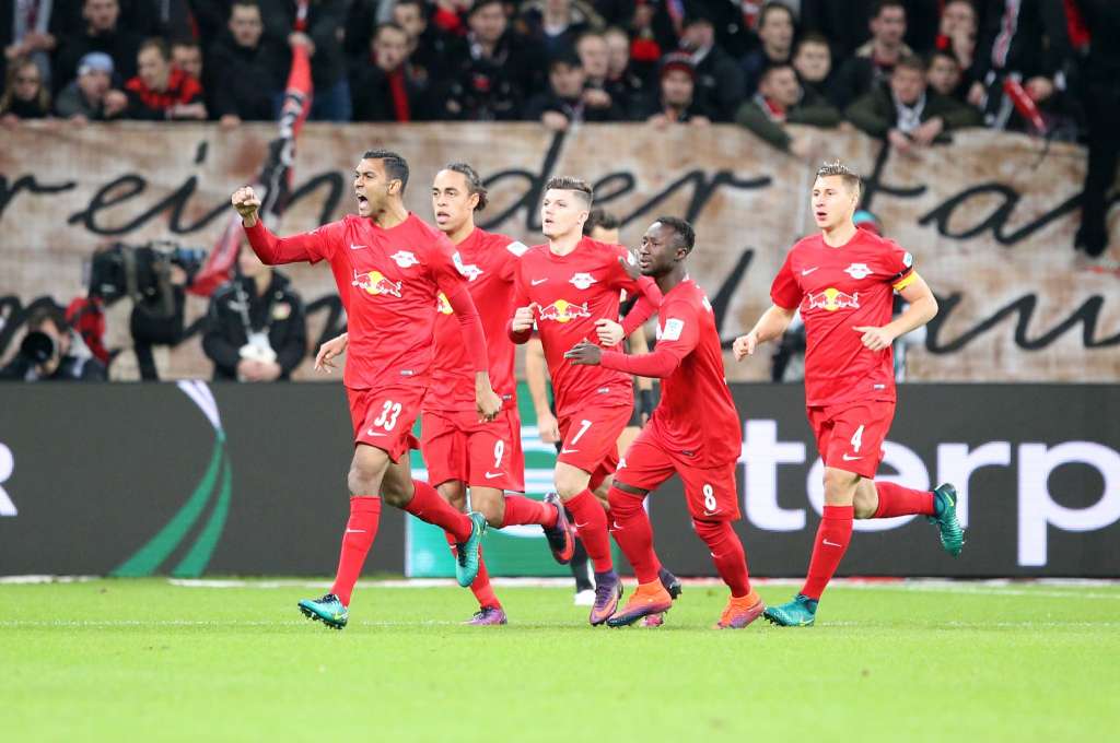 RB Leipzig vira sobre o Leverkusen e assume a ponta provisória