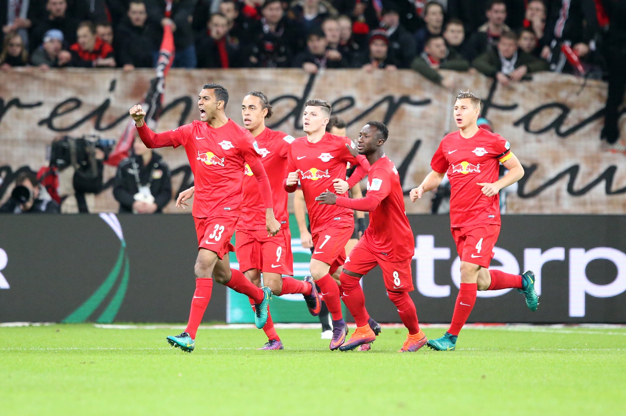 ALEMÃO: RB Leipzig vira sobre o Leverkusen e assume a ponta provisória