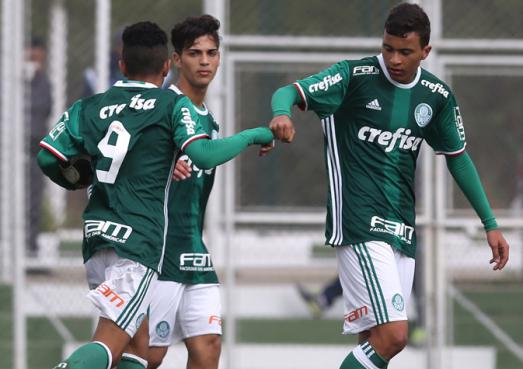 Palmeiras segura o Santos na Vila e precisa de outro empate para ser campeão 