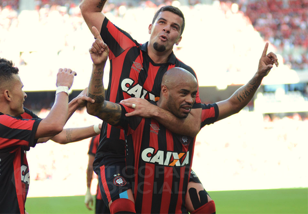 André Lima e Thiago Heleno marcaram os dois gols do Atlético-PR - Foto: Marco Oliveira/Site Oficial