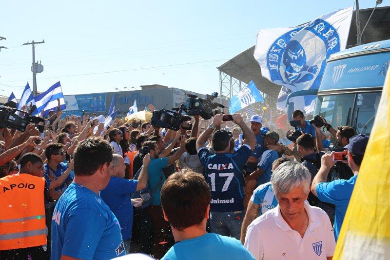 Série B: Após acesso, Avaí é recebido com festa em Florianópolis; veja as fotos! 2 0002050210813 img