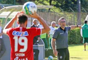 Série B: Com proposta do futebol carioca, Júlio Cirico está perto de deixar o Tupi
