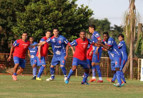 Jogadores do Vila Nova não concentraram para a última partida por conta dos salários atrasados