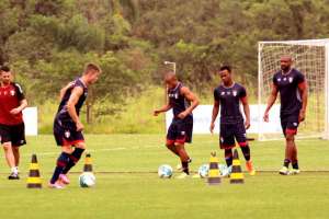 Série B: Joinville treina com portões fechados e Jhonatan comenta vitória