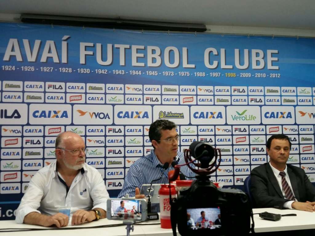 O presidente do Avaí convocou uma coletiva para falar sobre a situação de Renanzinho.