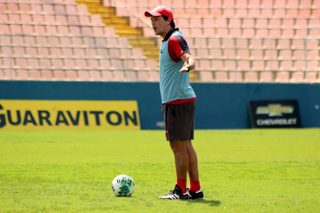 Fernando Diniz tem a missão de salvar o Oeste do rebaixamento. (Foto: Rodrigo Azevedo)