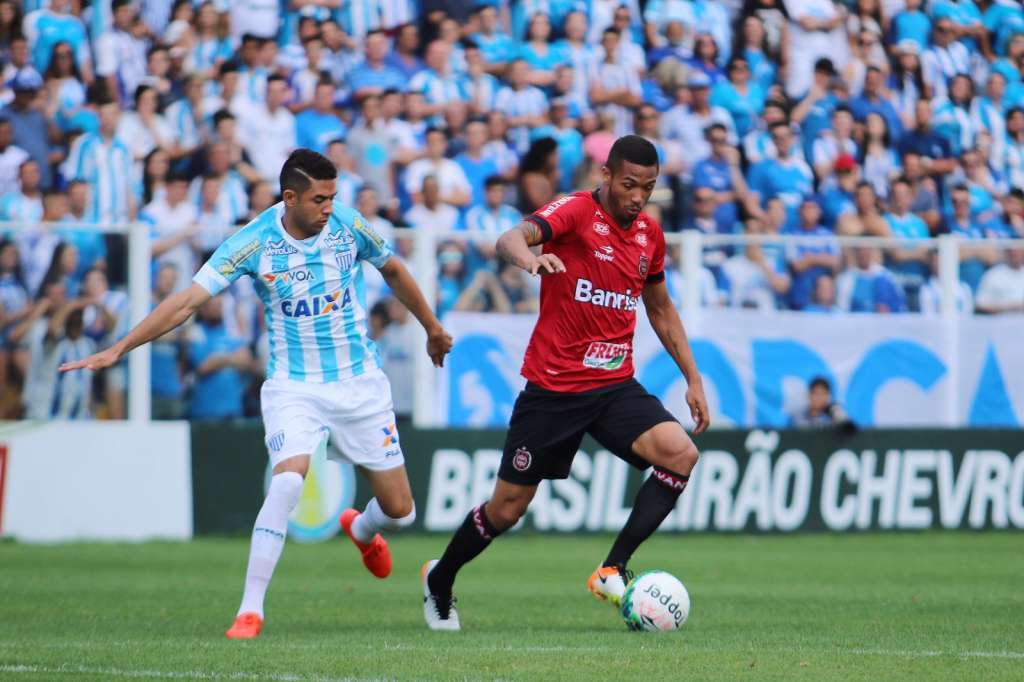 O Avaí se despediu da Série B com empate diante do Brasil. (Foto: Carlos Insaurriaga / GE Brasil)