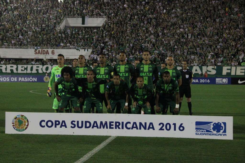 Elenco da Chapecoense pode ser declarado campeão.