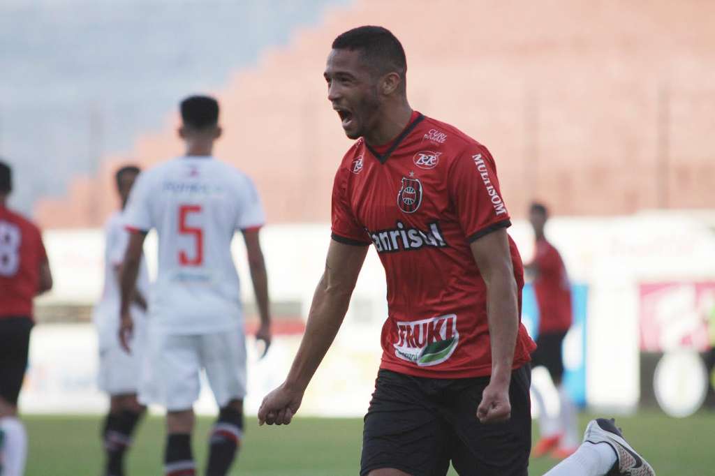 Felipe Garcia foi vice-artilheiro da Série B com a camisa do Brasil de Pelotas. (Foto: Carlo Insaurriaga / GE Brasil)