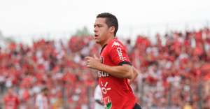 Ponte Preta anuncia atacante destaque da Série B e encaminha renovação com volante