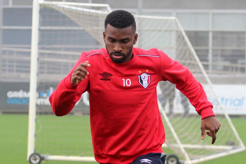 Ligger, zagueiro ex-Joinviile, assina com o Fortaleza para 2017