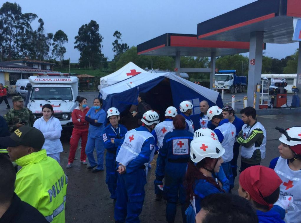 Primeiro avião com corpos das vítimas chega a Chapecó às 7h de sábado