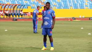 Meia espera liberação do Vasco para trocar Vila Nova pelo rival Goiás