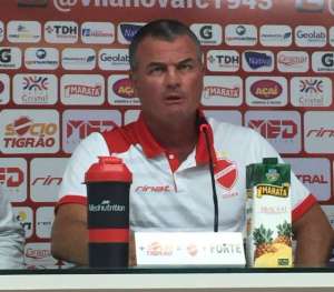 Goiano: Mazola Júnior é oficialmente apresentado no Vila Nova