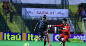 Estudo aponta que jogador brasileiro vive instabilidade e ganha mal