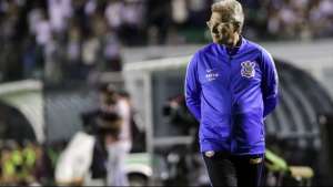 Corinthians confirma reunião e Oswaldo balança; Guto Ferreira é cotado