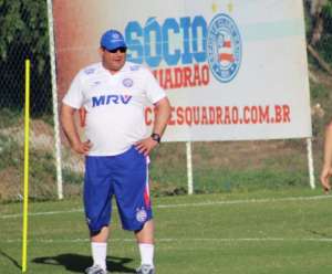 Valores de multa e salário afastam Guto Ferreira do Corinthians