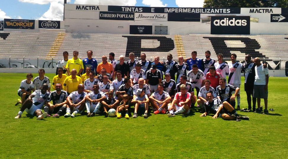 Em show de solidariedade, time do Mestre Dicá vence o do técnico Marco Aurélio