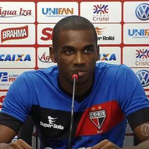 O zagueiro Marllon chega para reforçar a defesa da Ponte Preta