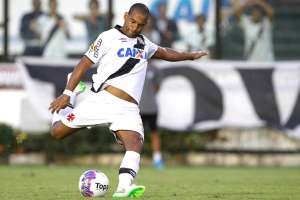 Paulistão: Ponte Preta mostra interesse por experiente zagueiro do Vasco