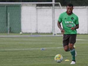Corinthians inicia conversa por atacante Kazim, do Coritiba