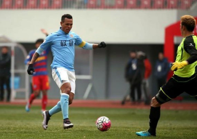 A notícia de que Luis Fabiano acertou com a Ponte Preta mexeu com o internauta