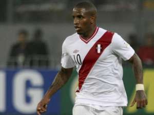 Paulistão: Sem clube, peruano pode virar reforço do Corinthians, diz jornal