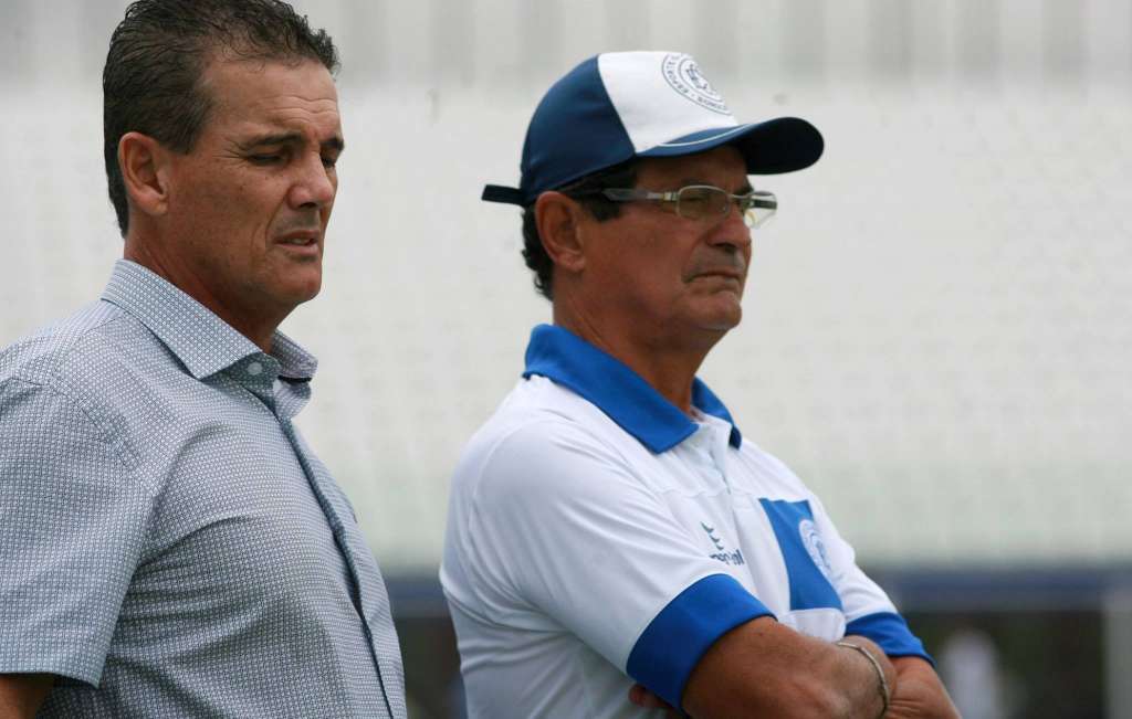 O técnico, um dos mais vitoriosos na história centenária do clube de Sorocaba, completou em 2016, a marca inédita de três anos no comando do Azulão