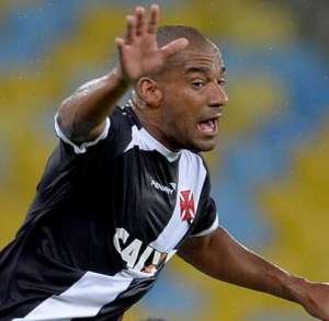 Ponte Preta admite dívida com zagueiro Rodrigo, mas ele deve continuar no Vasco