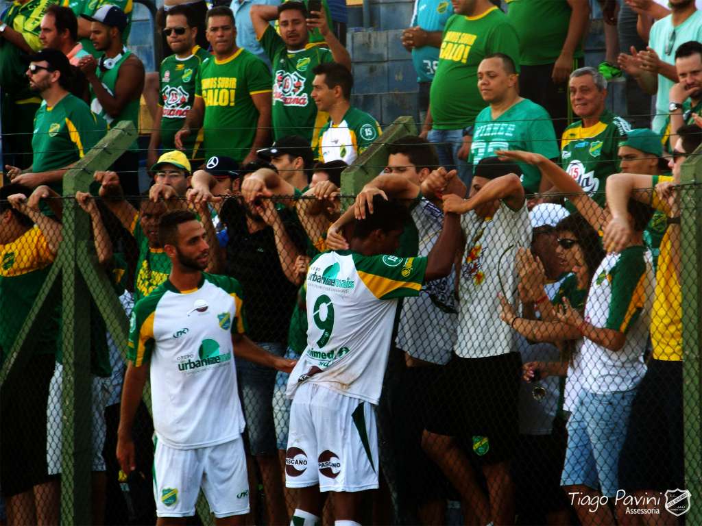 A torcida não abandonou o XV de Jaú em nenhum momento da temporada, e reconheceu o esforço no final (Foto: Tiago Pavini/Assessoria de Comunicação XV de Jaú) A torcida não abandonou o XV de Jaú em nenhum momento da temporada, e reconheceu o esforço no final (Foto: Tiago Pavini/Assessoria de Comunicação XV de Jaú)