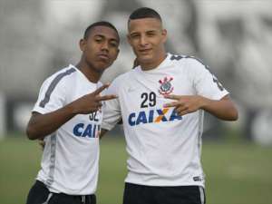 Ajax faz sondagem e Corinthians pode perder Guilherme Arana