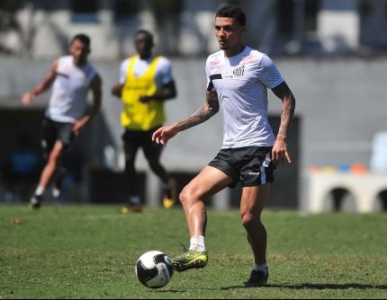 Jogador passou a temporada se recuperando de lesão e pouco atuou