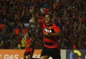 ARTILHEIROS 2016: Após diminuir pedaladas, Robinho é o maior goleador do ano