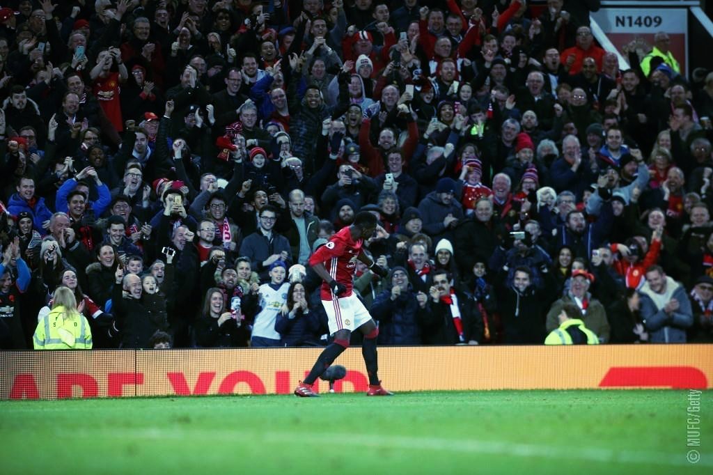 INGLÊS: Após gol de Ibra anulado, Manchester United vence com virada ‘relâmpago’ no fim