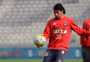 Meia do Atlético-PR pode ser preso por briga de rua que acabou em assassinato