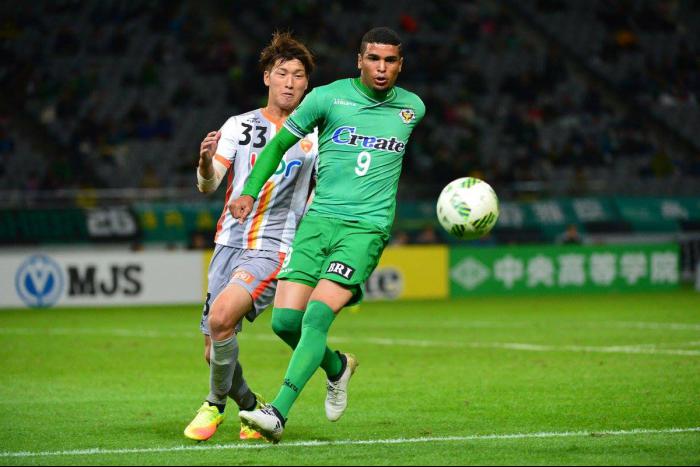 Alan Pinheiro espera grande ano com o Verdy Tokyo