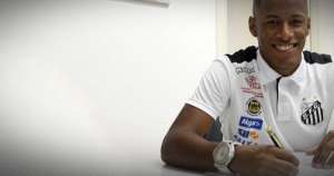 Paulistão: Santos renova contrato do atacante Arthur Gomes até o final de 2021