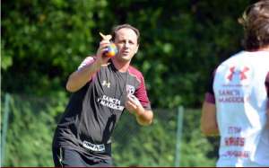 Paulistão: Rogério Ceni simula futebol americano com dardo de borracha