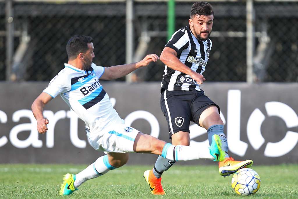 Após reviravolta, Botafogo anuncia renovação de Victor Luís por um ano (Foto:Vitor Silva/SSPress/Botafogo)